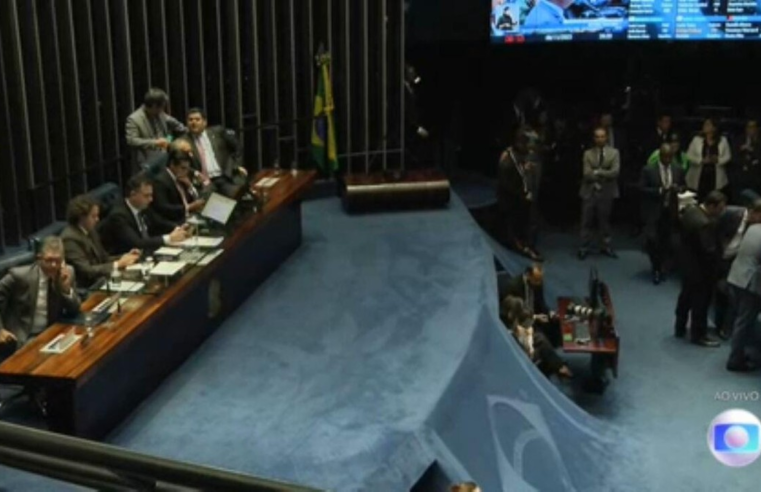 Reforma tributária: Bolsonaro telefona, e senadores mudam de voto