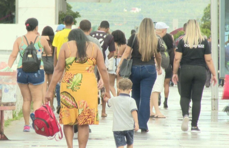 Entenda o que é a 'geração sanduíche' e por que as mulheres são mais afetadas