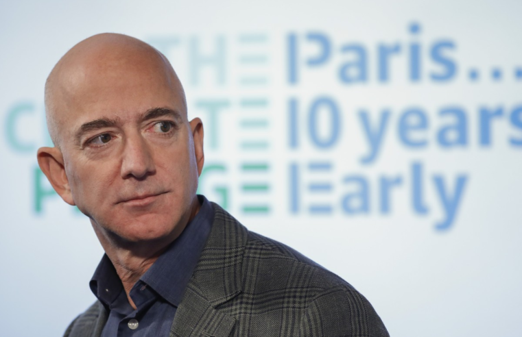 Jeff Bezos vende US$ 4 bilhões em ações da Amazon