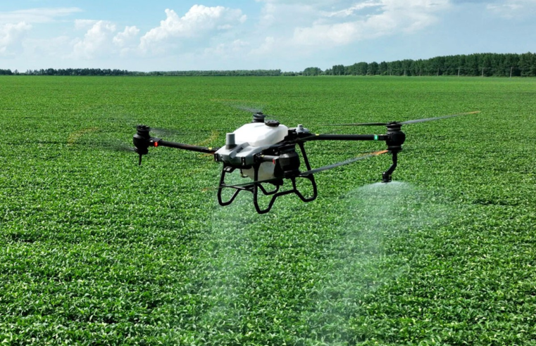 Piloto de drone agrícola: como é o salário e o dia a dia de quem trabalha nesta área que deve bombar em 2024