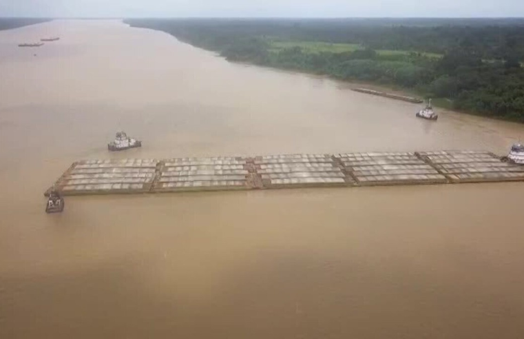VÍDEO mostra comboio de 30 barcaças carregadas de soja cruzando o rio Madeira