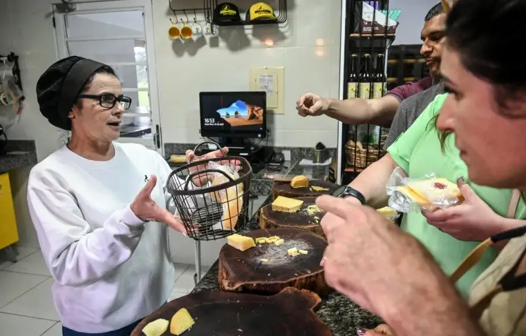Escola de queijeiros na Canastra tem portas abertas para todo o país