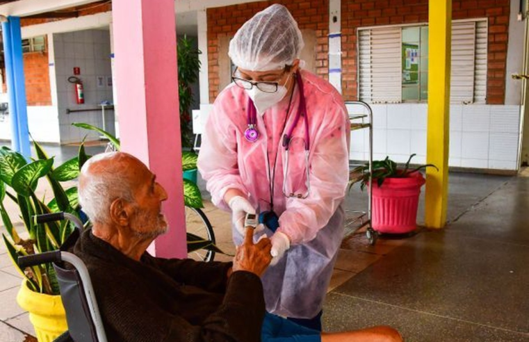 Envelhecimento dos brasileiros vai exigir R$ 67 bilhões a mais para a Saúde em 10 anos, diz Tesouro