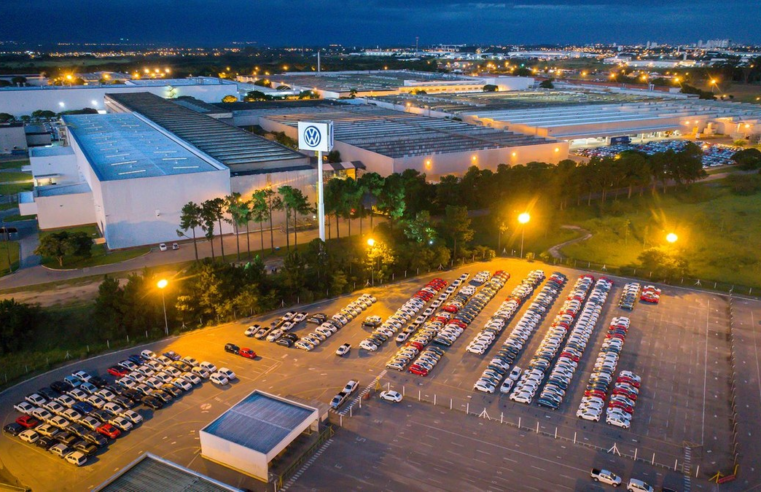 Volkswagen inicia férias coletivas para trabalhadores de três fábricas no Brasil por impacto da tragédia no RS