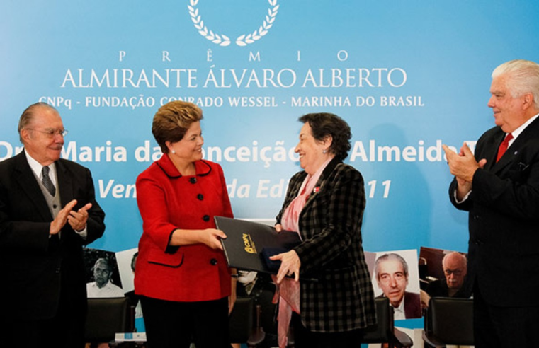 Ex-aluna de Maria da Conceição Tavares, Dilma lamenta morte: 'minha companheira de lutas e sonhos'