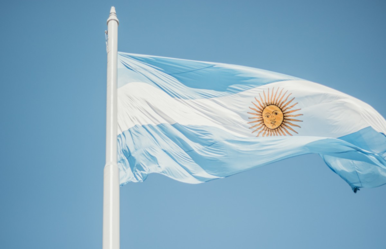 Inflação argentina cai pela metade em maio e chega a 276,4% em 12 meses