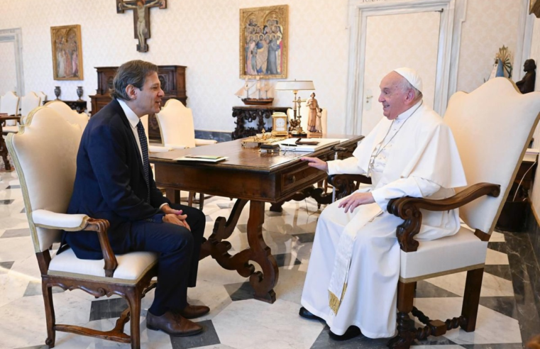 Haddad se reúne com o Papa Francisco no Vaticano