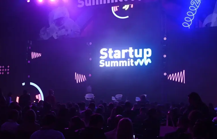 Inteligência artificial e sucesso nos negócios são temas do 1º dia do Startup Summit