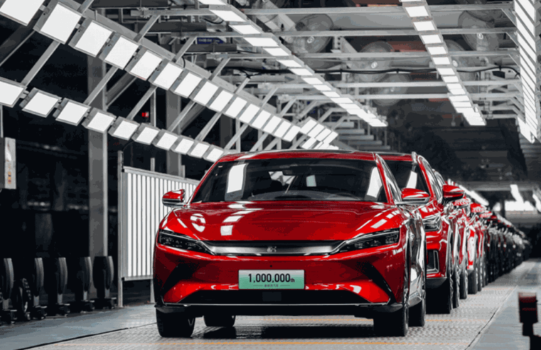 Por que os EUA decidiram avançar com o banimento de importação de carros chineses