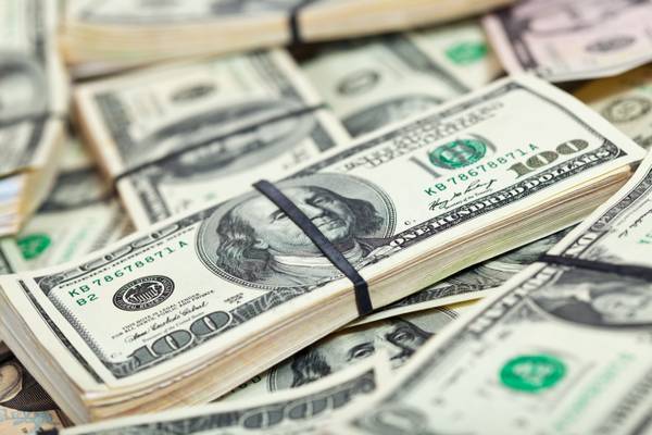Dólar fecha em alta, com expectativa por fiscal e dados dos EUA; Ibovespa sobe 1%