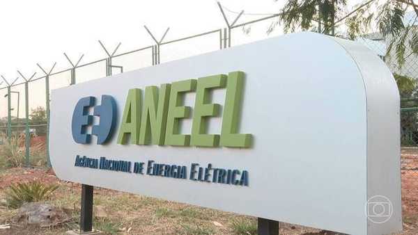 Conta de luz: medida do governo beneficiou bancos e só deve reduzir tarifas em 0,02%, diz Aneel