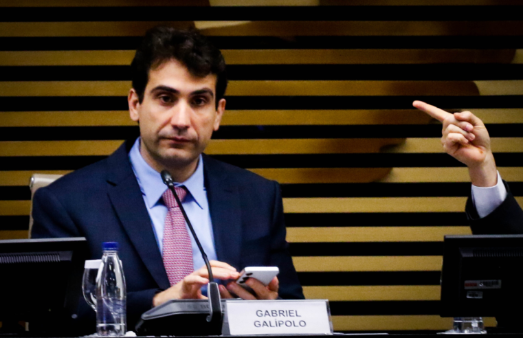 Faz sentido manter juros mais altos 'por um tempo mais prolongado', diz presidente do BC