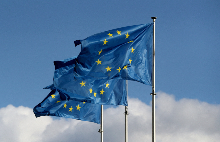 'Taxa das blusinhas' europeia: UE quer cobrar imposto de 2 euros por cada pacote que entra no bloco